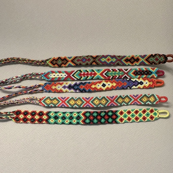 SET OF 5 FRIENDSHIP BRACELETS - Picture 1 of 4